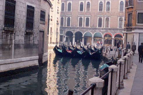 gondolas en venecia